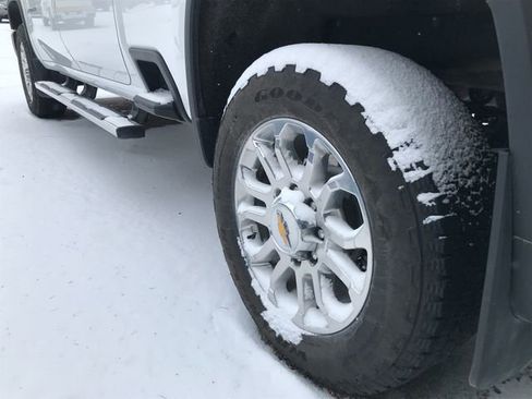 Used 2025 Chevrolet Silverado 2500 LTZ w/ LTZ Premium Package image 12