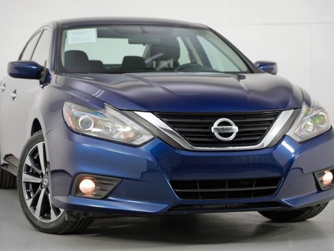 Used 2017 Nissan Altima 2.5 SR image 2