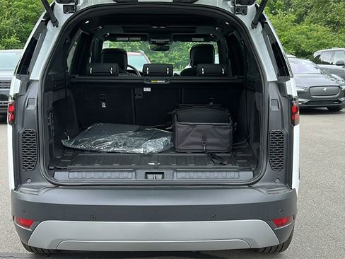 New 2025 Land Rover Discovery S image 28