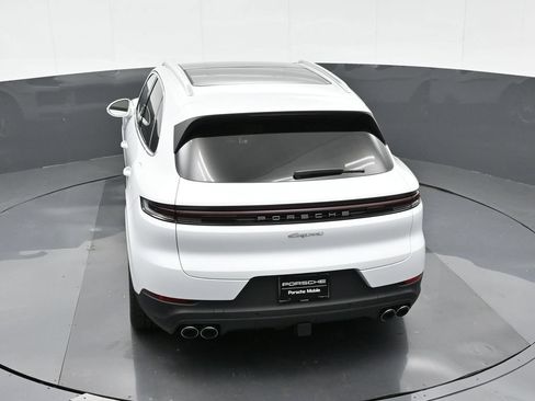 Certified 2025 Porsche Cayenne E-Hybrid AWD/4WD image 28