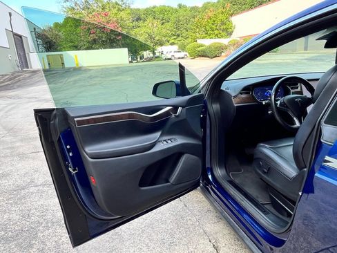 Used 2018 Tesla Model X 75D image 45