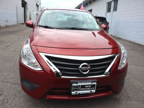 Used 2019 Nissan Versa SV FWD image 2
