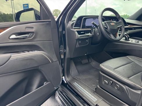 Used 2024 Cadillac Escalade Premium Luxury w/ LPO, Floor Liner Package AWD/4WD image 18