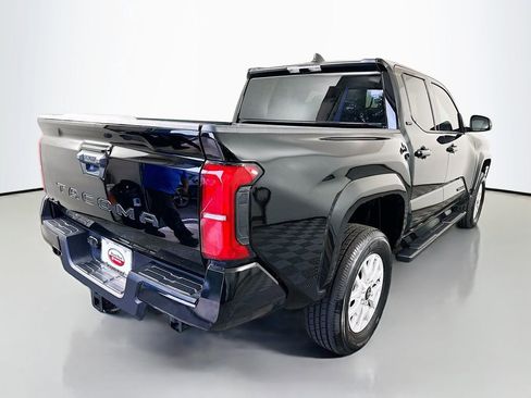 Certified 2025 Toyota Tacoma SR5 AWD/4WD image 5
