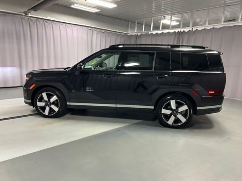Used 2025 Hyundai Santa Fe Limited image 4