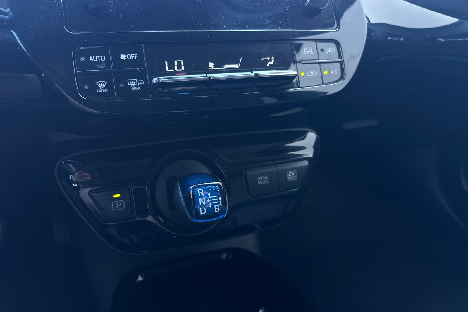 Used 2019 Toyota Prius XLE FWD image 28