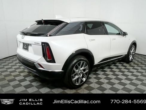 Certified 2025 Cadillac Optiq Luxury 2 w/ LPO, Floor Liner Package image 29