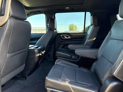 Used 2024 GMC Yukon XL SLT w/ SLT Luxury Package AWD/4WD image 16