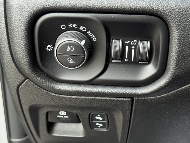 Used 2025 RAM 1500 Big Horn AWD/4WD image 25