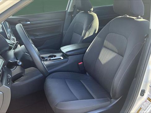 Used 2025 Nissan Altima 2.5 SV image 10