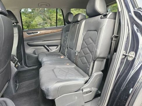 Used 2025 Volkswagen Atlas SE FWD image 28