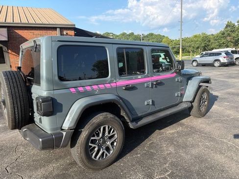 Used 2024 Jeep Wrangler Unlimited Sahara AWD/4WD image 5