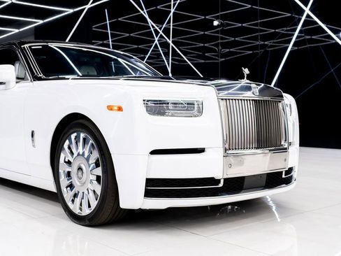 Used 2023 Rolls-Royce Phantom Sedan image 5