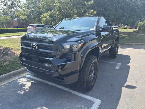 Used 2026 Toyota Tacoma SR5 AWD/4WD image 5