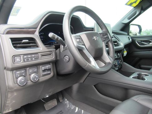 Used 2024 Chevrolet Suburban Z71 w/ Luxury Package AWD/4WD image 15