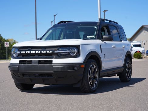 Used 2024 Ford Bronco Sport Outer Banks w/ Tech Package AWD/4WD image 7