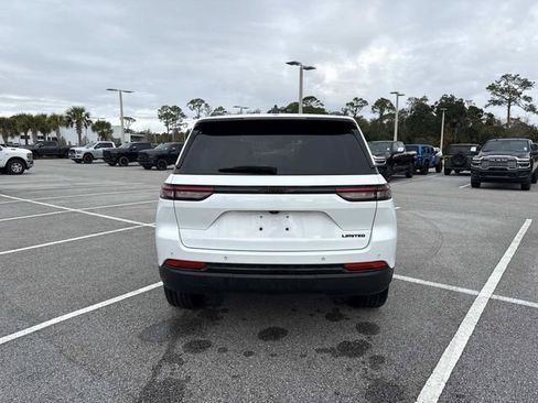 Used 2023 Jeep Grand Cherokee Limited w/ Black Appearance Package image 4