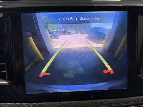 Used 2020 Chrysler Pacifica Limited FWD image 11