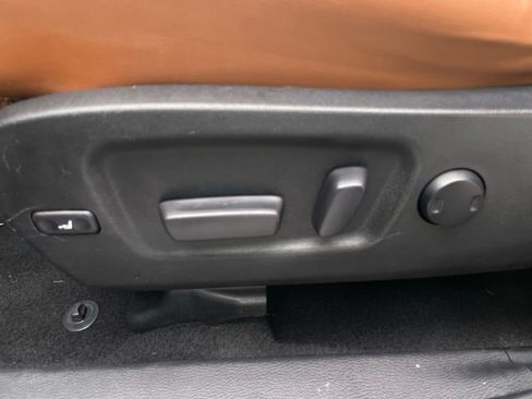 Used 2019 Toyota Highlander Limited AWD/4WD image 22