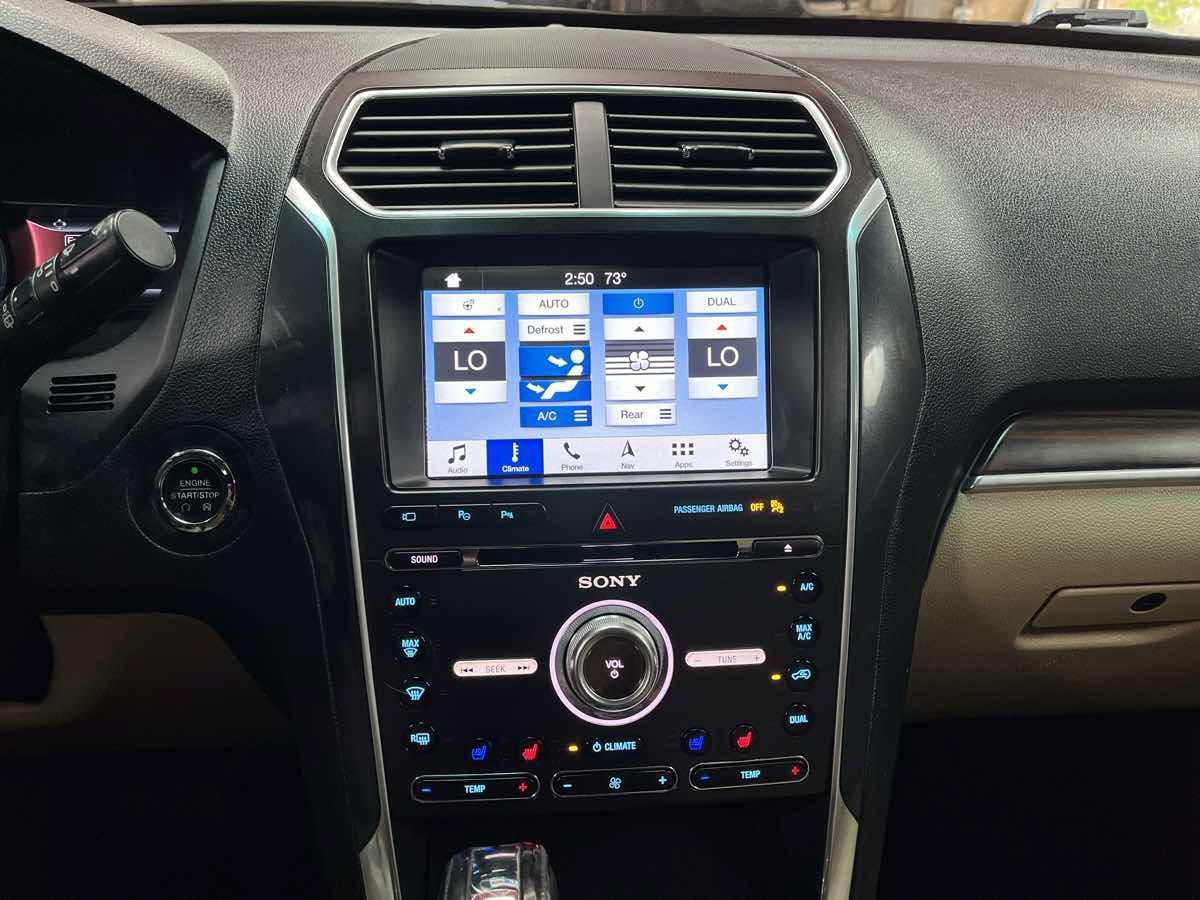 Used 2017 Ford Explorer Limited w/ Equipment Group 303A AWD/4WD image 18