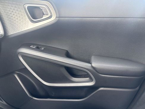 Used 2025 Kia Soul LX w/ LX Technology Package FWD image 23