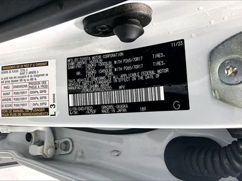 Used 2024 Toyota 4Runner SR5 AWD/4WD image 34