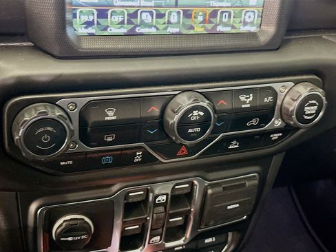 Used 2023 Jeep Wrangler Sahara image 24