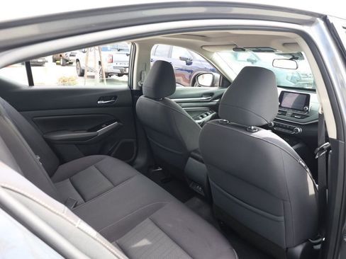 Used 2021 Nissan Altima 2.5 SV w/ SV Premium Package image 16