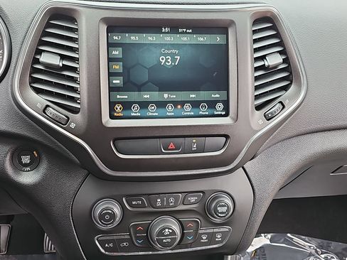 Used 2022 Jeep Cherokee Trailhawk w/ Comfort/Convenience Group image 20