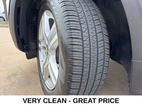 Used 2023 Mercedes-Benz GLB 250 4MATIC w/ Premium Package image 20