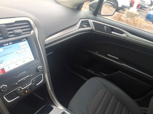 Used 2019 Ford Fusion SE image 20