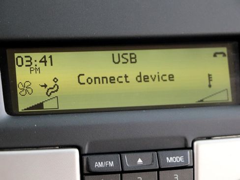 Used 2011 Volvo V50 T5 image 25