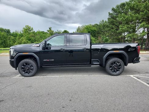Used 2026 GMC Sierra 2500 AT4 w/ AT4 Premium Plus Package AWD/4WD image 2