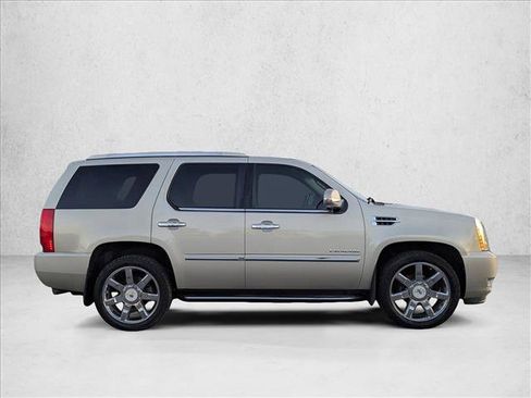 Used 2013 Cadillac Escalade Luxury image 4