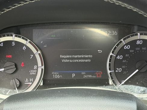 Used 2024 Toyota Highlander XLE FWD image 16