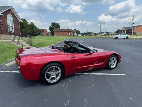 Used 2004 Chevrolet Corvette Convertible w/ Preferred Equipment Group RWD image 10