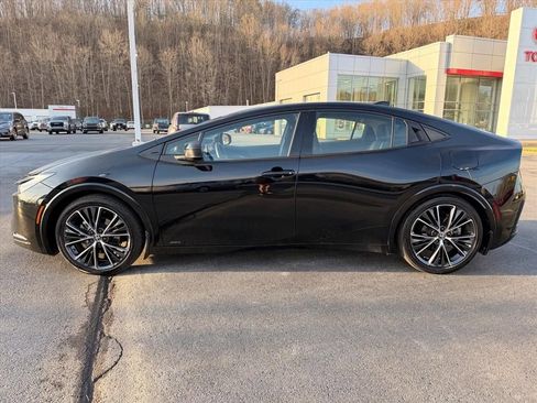 Used 2024 Toyota Prius Limited w/ Limited Premium Package image 9