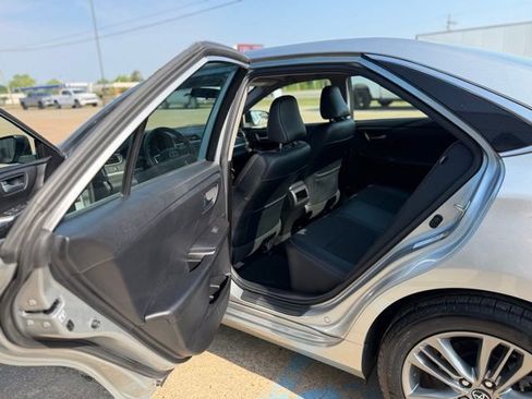 Used 2017 Toyota Camry XLE FWD image 9