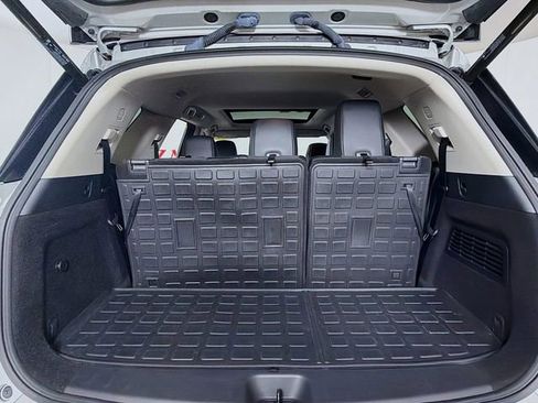Used 2024 Nissan Pathfinder SL w/ SL Premium Package FWD image 32