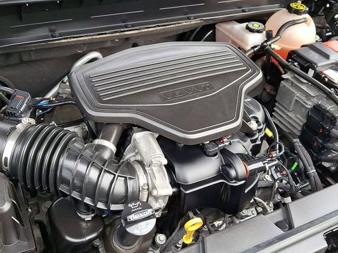 Certified 2023 GMC Acadia SLT w/ Preferred Package image 30