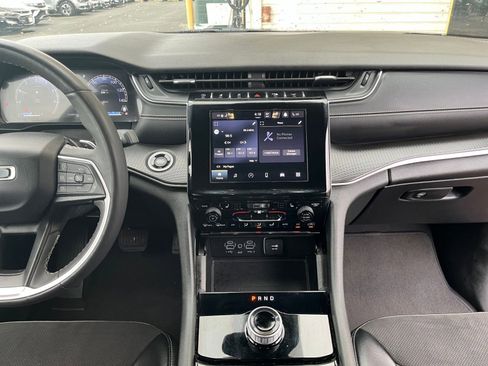 Used 2023 Jeep Grand Cherokee Altitude image 18