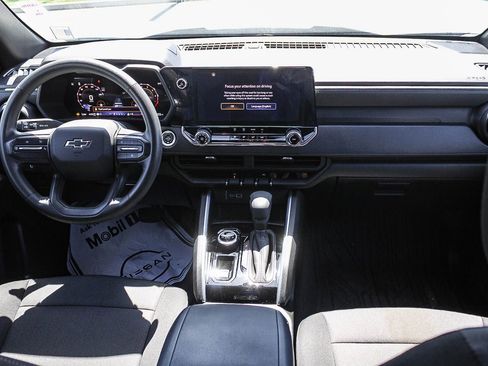 Used 2024 Chevrolet Colorado Trail Boss w/ Technology Package image 11