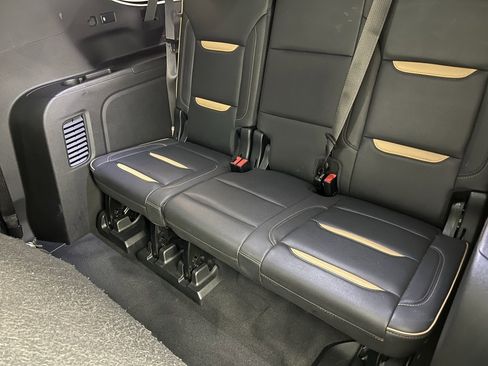 Used 2022 GMC Yukon XL AT4 image 29