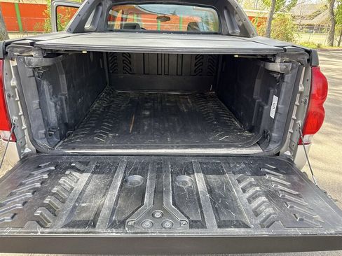 Used 2004 Chevrolet Avalanche 2WD image 22