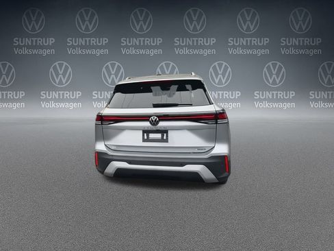 New 2025 Volkswagen Tiguan SE image 18