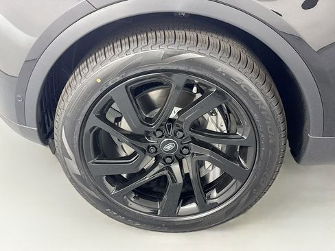 New 2025 Land Rover Discovery S AWD/4WD image 31