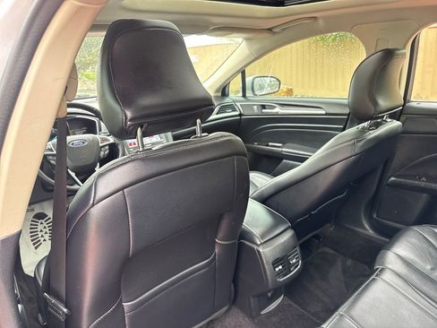 Used 2017 Ford Fusion SE FWD image 25