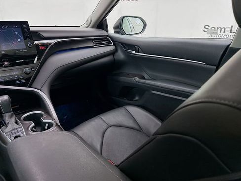 Used 2022 Toyota Camry XLE w/ Navigation Upgrade Package image 25