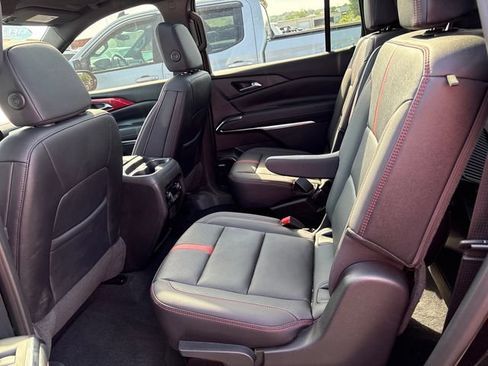 Used 2026 Chevrolet Traverse RS w/ LPO, Floor Liner Package AWD/4WD image 9