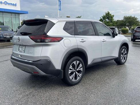 Used 2023 Nissan Rogue SV FWD image 6